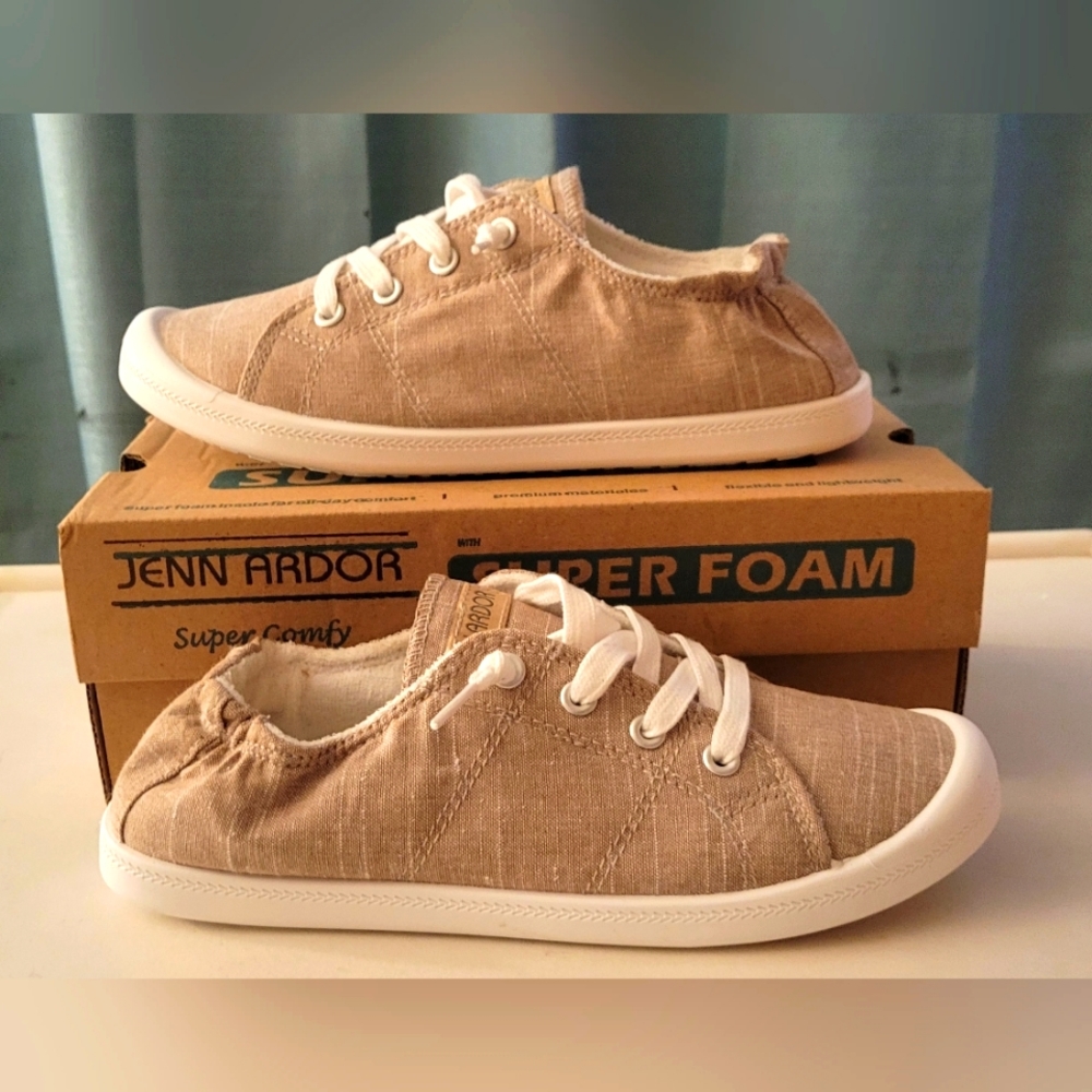 Womens Slip On Super Foam Shoes size 7 beige cream